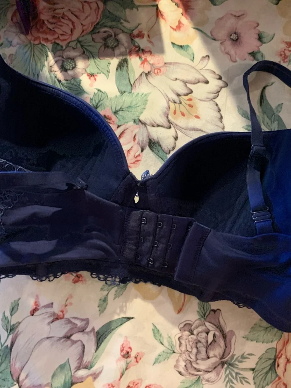 Victoria Secret Women’s Navy Lace Underwire Push-Up Bra Size 32 DD